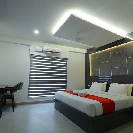 D-Luxe Hotel Kochi Exterior photo