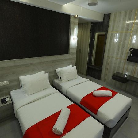 D-Luxe Hotel Kochi Exterior photo