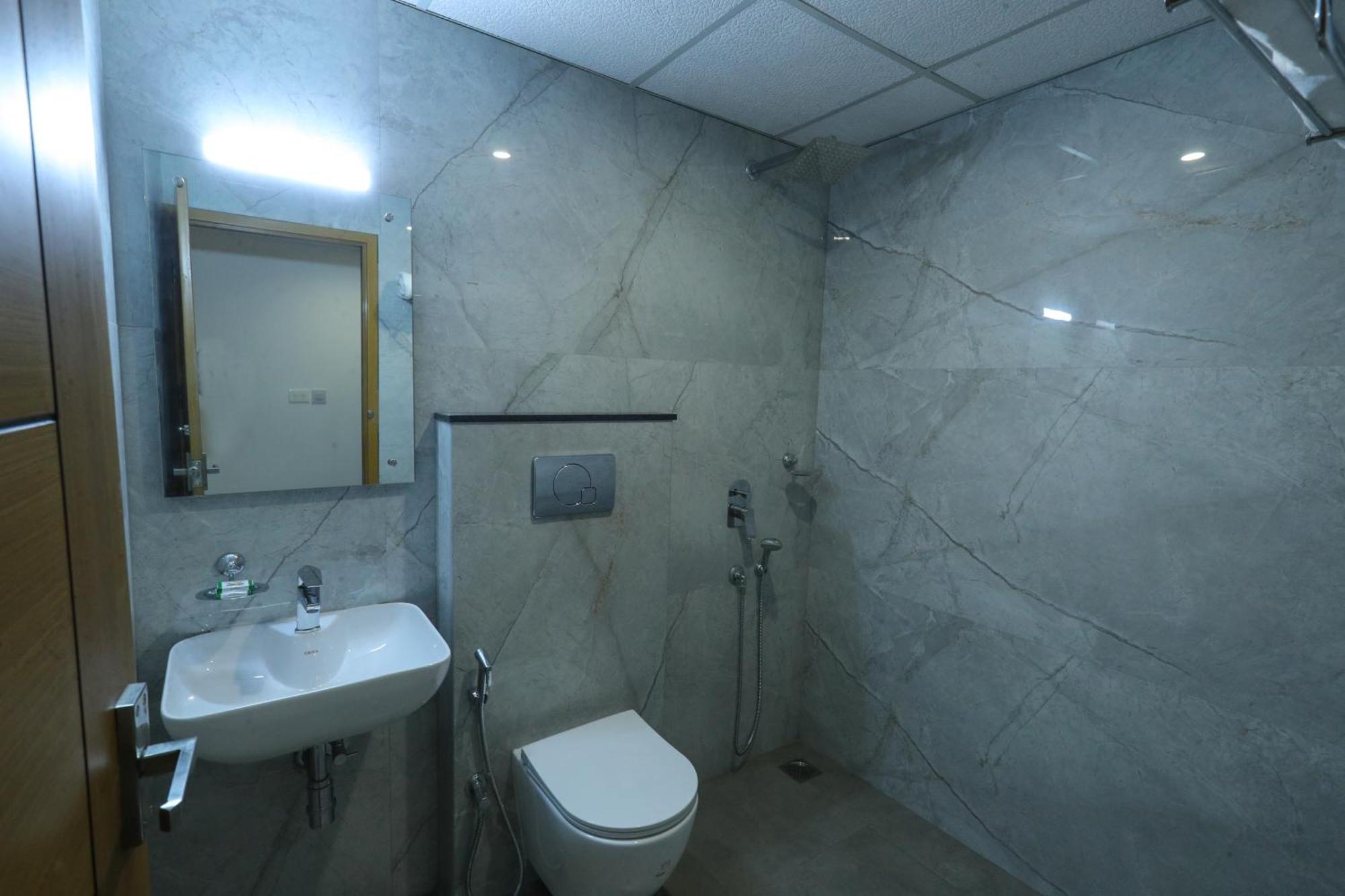 D-Luxe Hotel Kochi Exterior photo