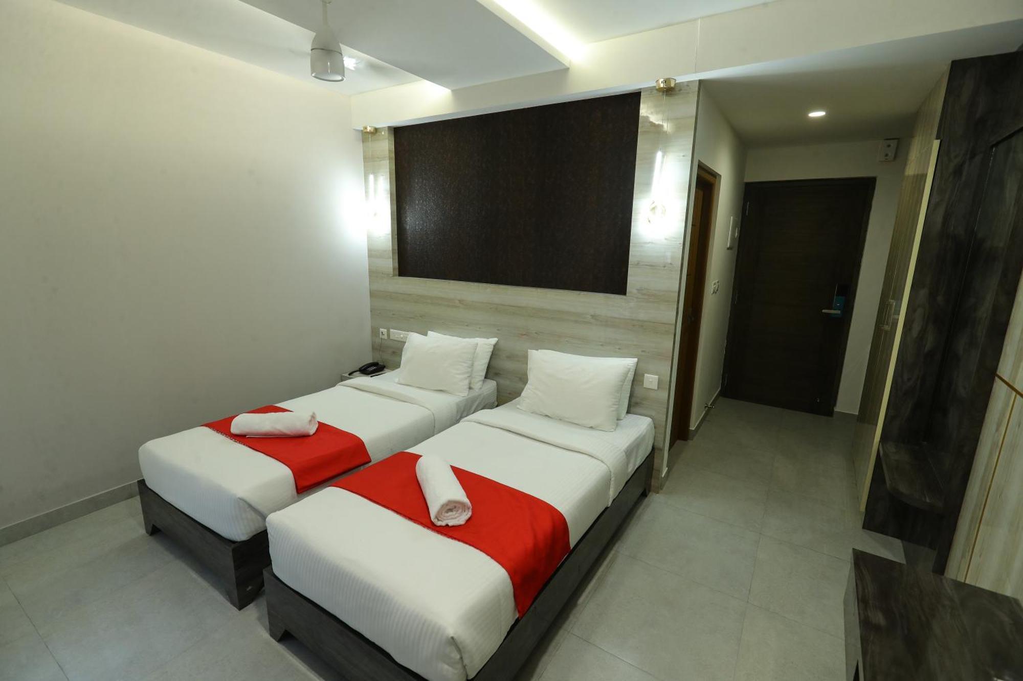 D-Luxe Hotel Kochi Exterior photo