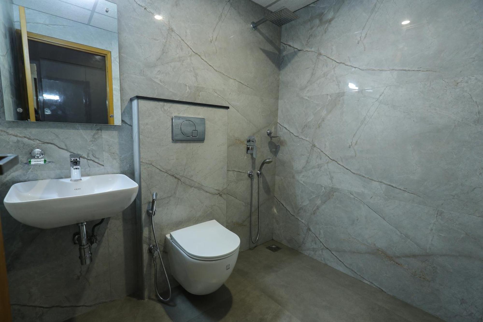 D-Luxe Hotel Kochi Exterior photo