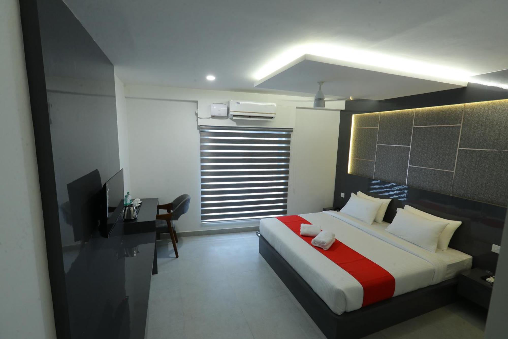 D-Luxe Hotel Kochi Exterior photo