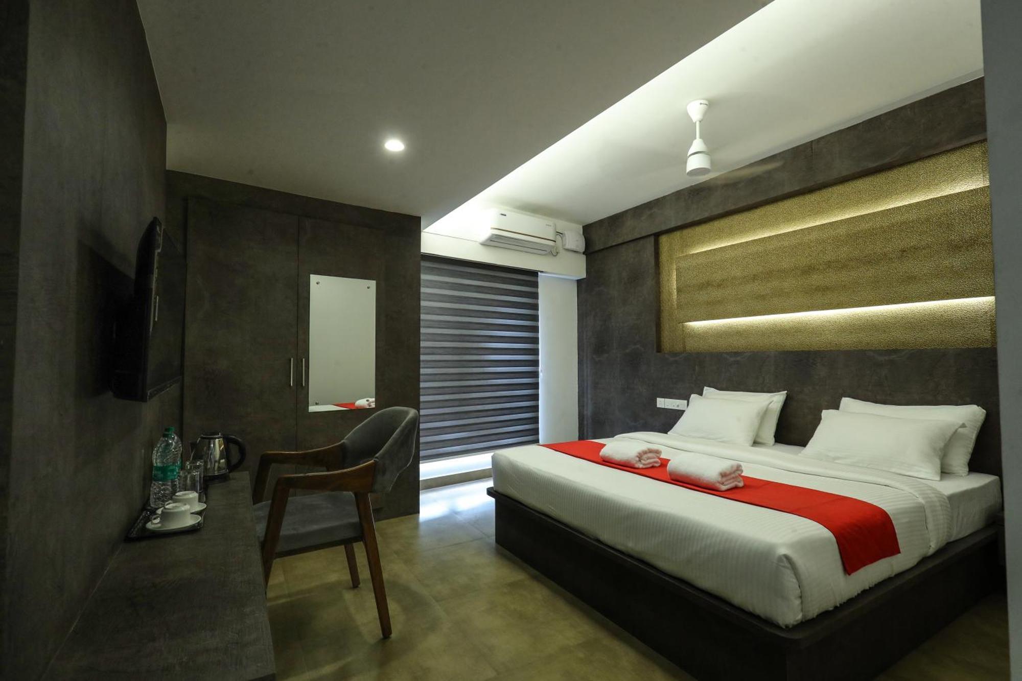 D-Luxe Hotel Kochi Exterior photo