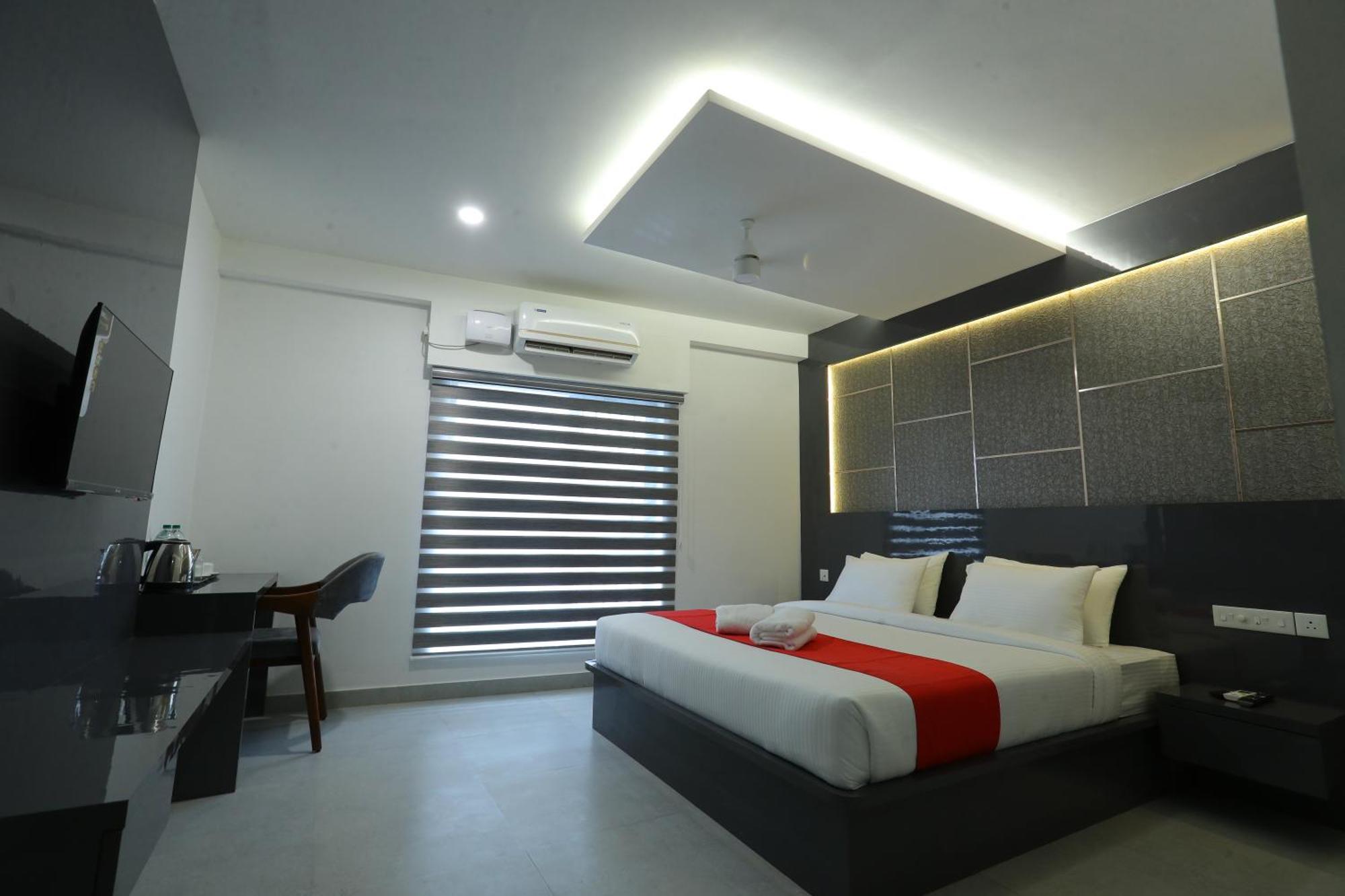 D-Luxe Hotel Kochi Exterior photo