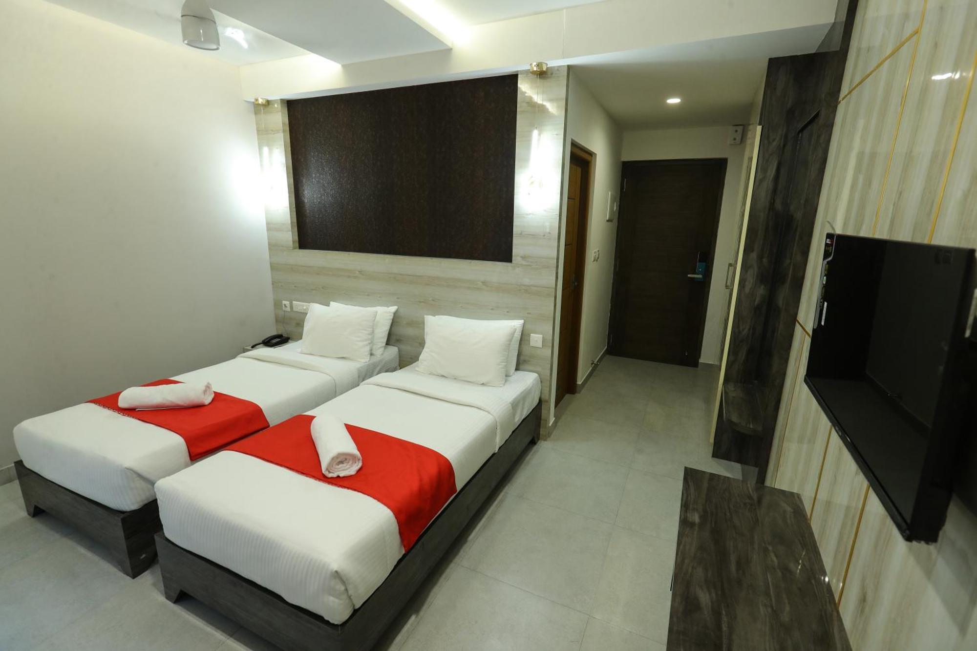 D-Luxe Hotel Kochi Exterior photo