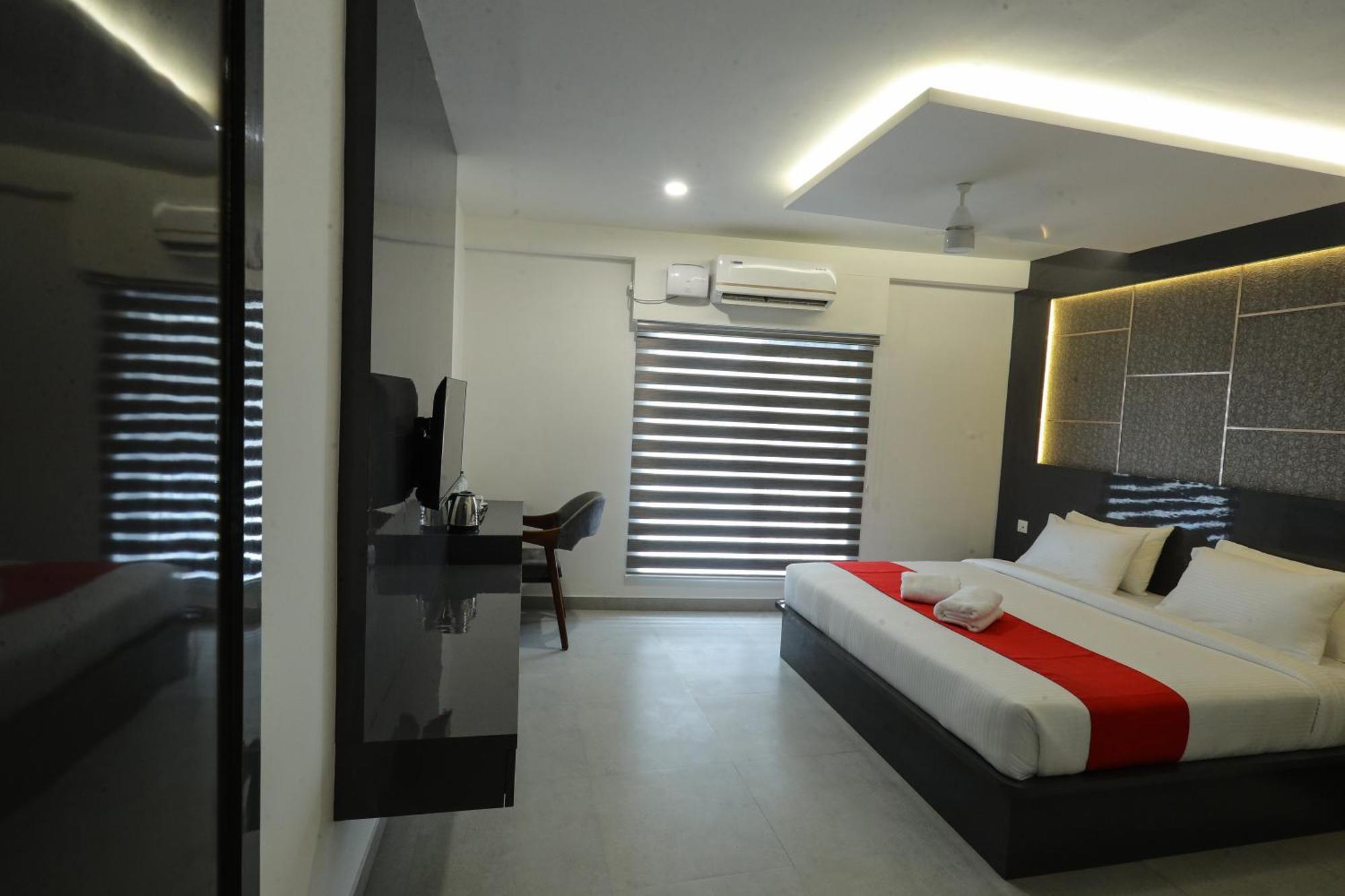 D-Luxe Hotel Kochi Exterior photo